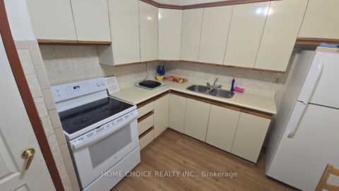 Photo 8 at 921 - 3460 Keele Street W, York University Heights, Toronto