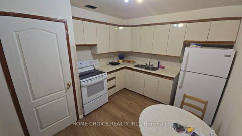 Photo 9 at 921 - 3460 Keele Street W, York University Heights, Toronto