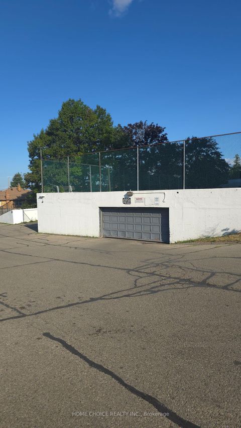 Photo 35 at 921 - 3460 Keele Street W, York University Heights, Toronto Photo 35 at 921 - 3460 Keele Street W, York University Heights, Toronto