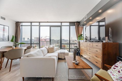Photo 2 at 1405 - 438 King Street W, Waterfront Communities C1, Toronto