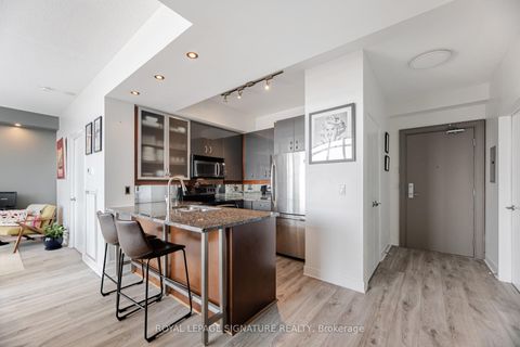 Photo 9 at 1405 - 438 King Street W, Waterfront Communities C1, Toronto