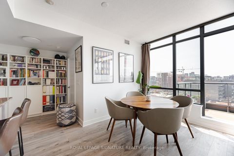 Photo 11 at 1405 - 438 King Street W, Waterfront Communities C1, Toronto