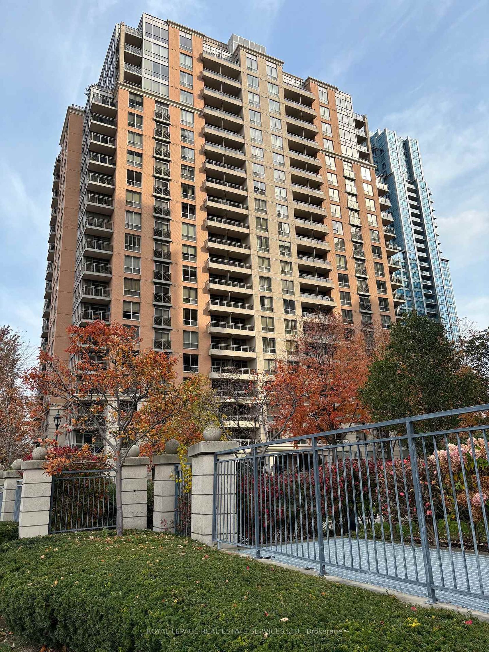 1210 - 5229 Dundas Street W, City Centre West, Toronto 