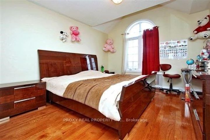 Photo 10 at 193 Selwyn Road, Jefferson, Richmond Hill
