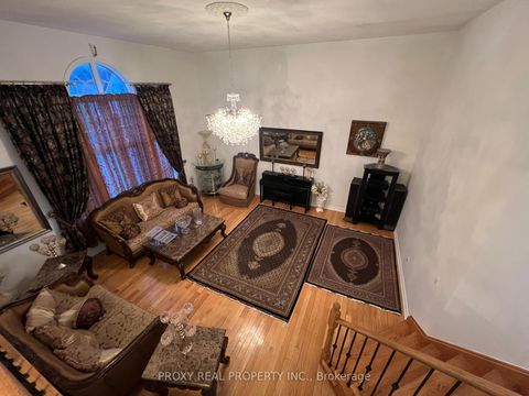 Photo 2 at 193 Selwyn Road, Jefferson, Richmond Hill