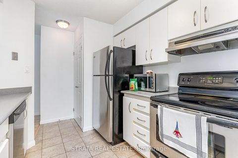 Photo 4 at 1004 - 24 Wellesley Street W, Bay Street Corridor, Toronto