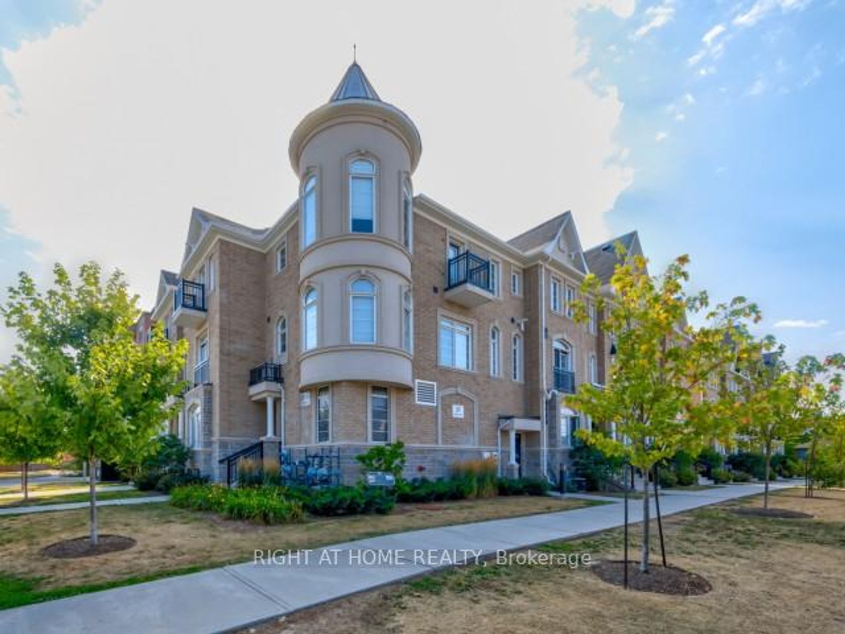 19 - 37 Drewry Avenue, Newtonbrook West, Toronto 