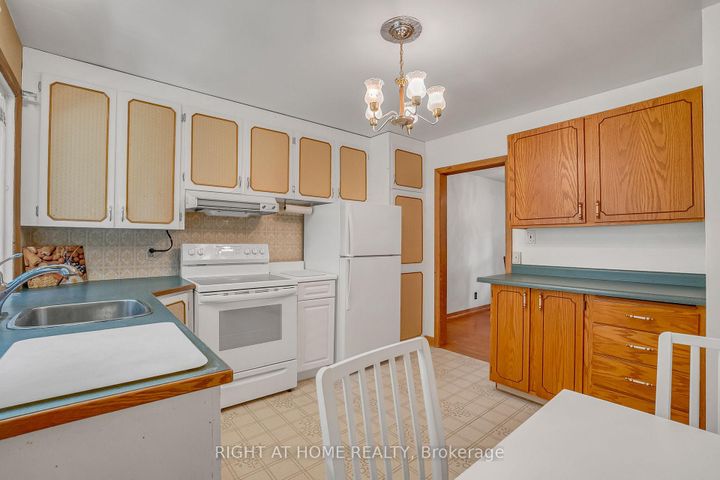 Photo 13 at 356 Conlin Road E, Kedron, Oshawa