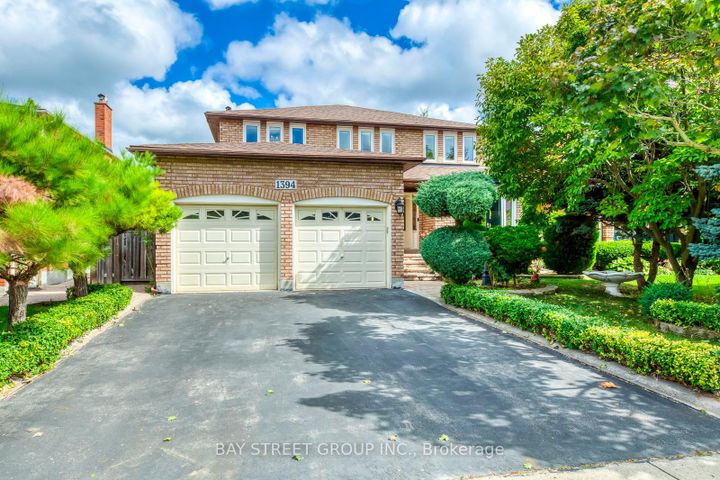 Photo 1 at 1394 Peartree Circle, GA Glen Abbey, Oakville