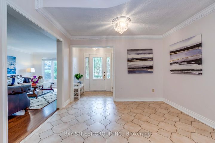 Photo 3 at 1394 Peartree Circle, GA Glen Abbey, Oakville
