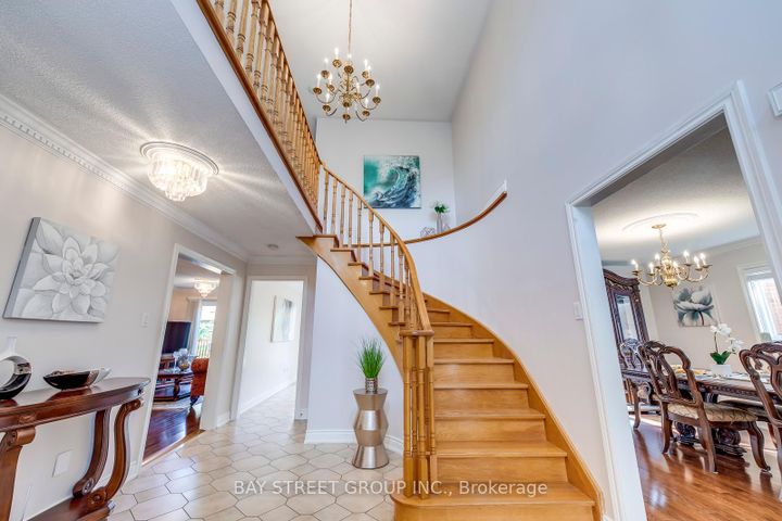 Photo 5 at 1394 Peartree Circle, GA Glen Abbey, Oakville