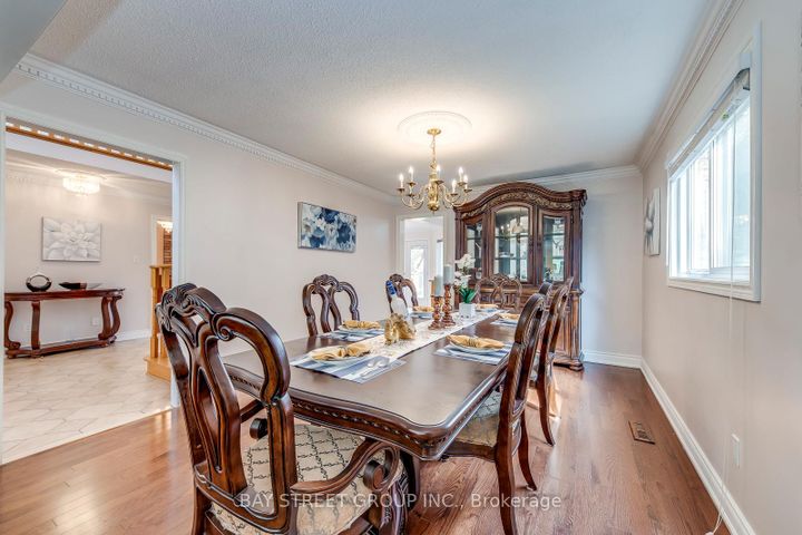 Photo 11 at 1394 Peartree Circle, GA Glen Abbey, Oakville