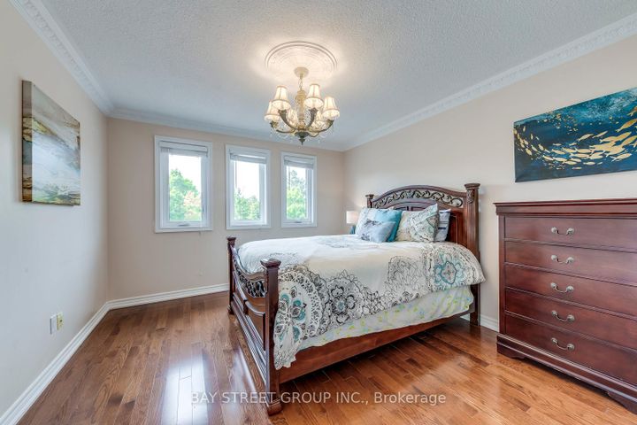 Photo 34 at 1394 Peartree Circle, GA Glen Abbey, Oakville
