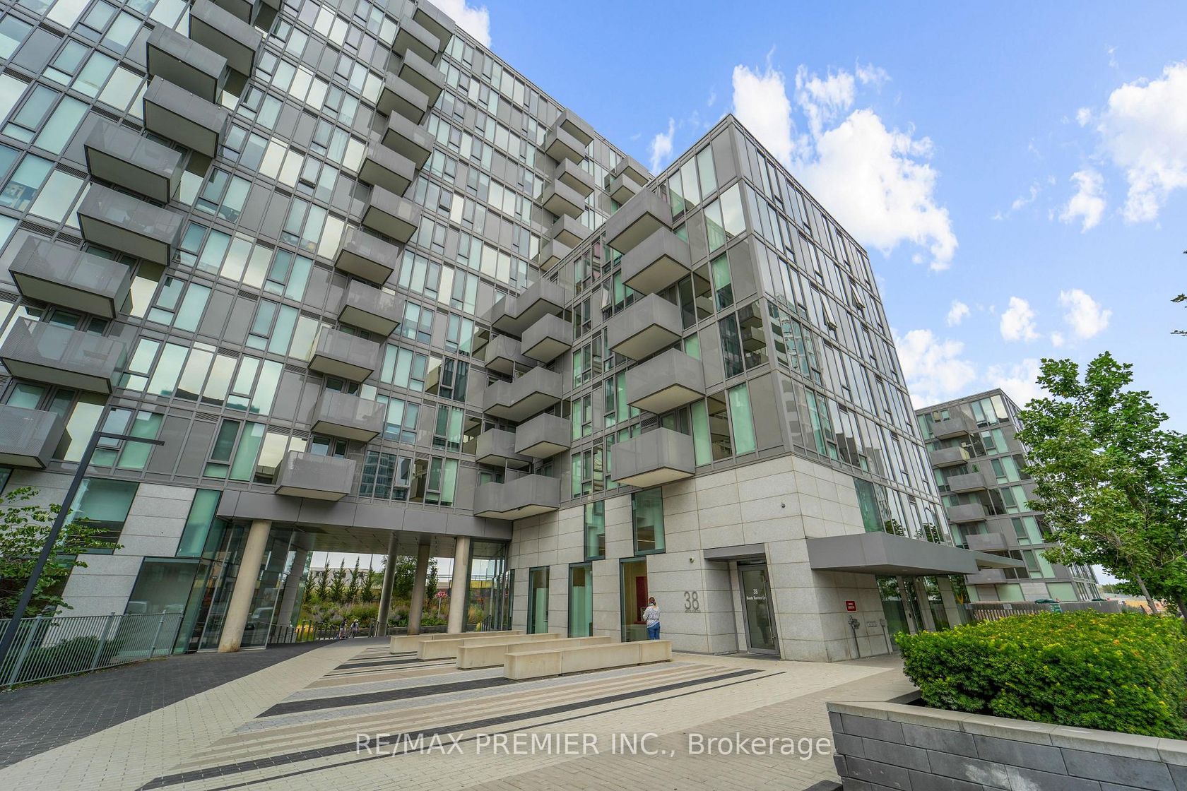 102 - 38 Monte Kwinter Court, Clanton Park, Toronto by Loree Meneguzzi Real Estate 102 - 38 Monte Kwinter Court, Clanton Park, Toronto