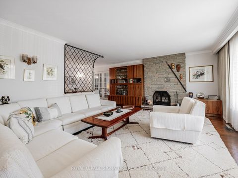 Photo 2 at 6 Lurgan Drive, Willowdale West, Toronto