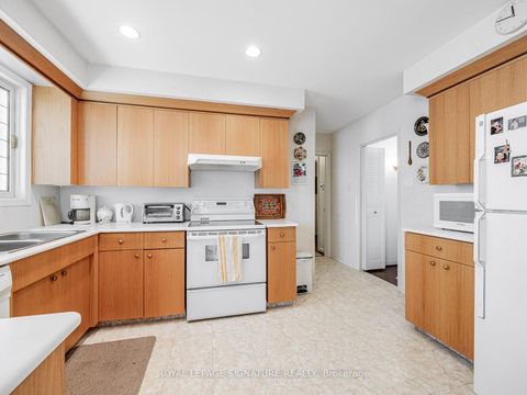 Photo 12 at 6 Lurgan Drive, Willowdale West, Toronto
