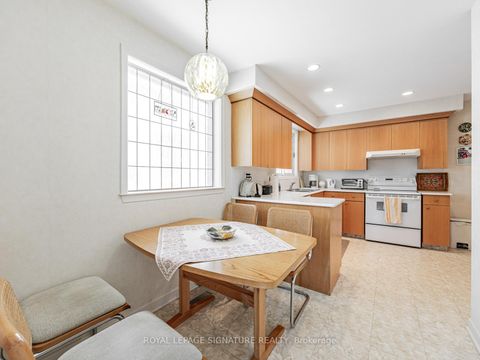 Photo 13 at 6 Lurgan Drive, Willowdale West, Toronto