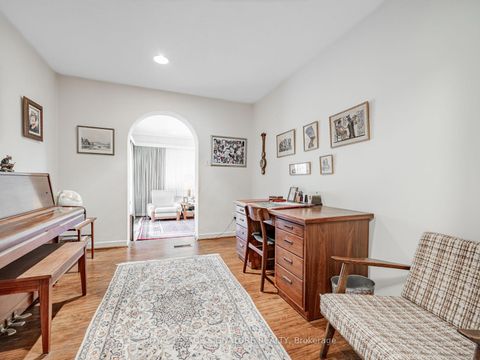 Photo 15 at 6 Lurgan Drive, Willowdale West, Toronto