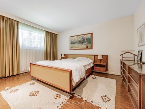 Photo 17 at 6 Lurgan Drive, Willowdale West, Toronto
