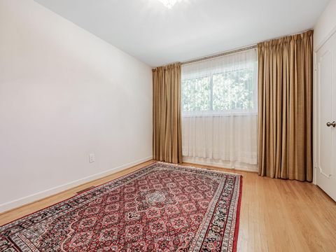 Photo 18 at 6 Lurgan Drive, Willowdale West, Toronto