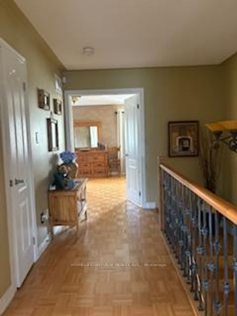 Photo 11 at 6 Jaylynn Court, Sonoma Heights, Vaughan
