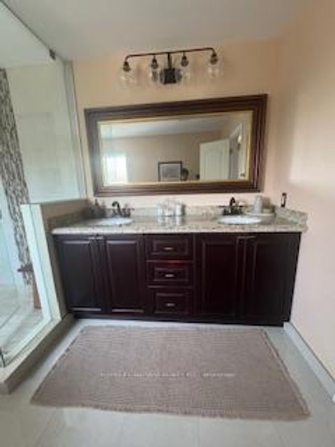 Photo 16 at 6 Jaylynn Court, Sonoma Heights, Vaughan