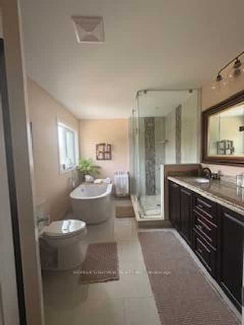 Photo 18 at 6 Jaylynn Court, Sonoma Heights, Vaughan