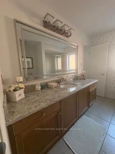 Photo 19 at 6 Jaylynn Court, Sonoma Heights, Vaughan