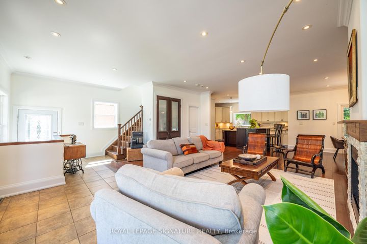 Photo 4 at 116 Milton Street, Queensway, Toronto