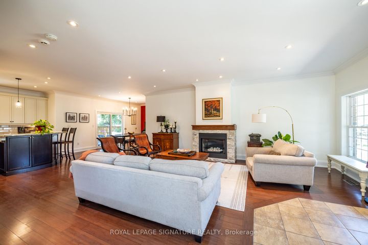 Photo 6 at 116 Milton Street, Queensway, Toronto