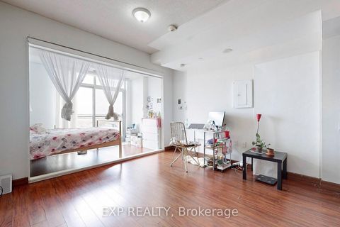 Photo 5 at PH6 - 15 Maplewood Avenue, Cedarvale, Toronto