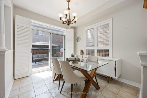 Photo 9 at 57 Turning Leaf Drive, Sonoma Heights, Vaughan