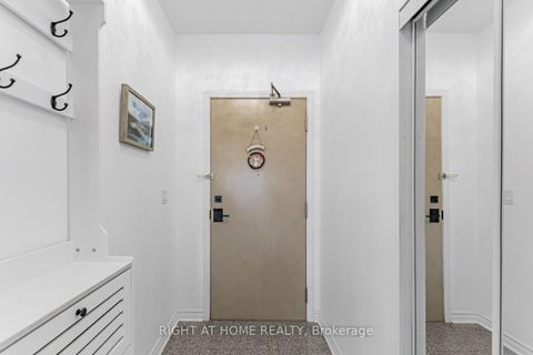 Photo 4 at 815 - 18 Holmes Avenue, Willowdale East, Toronto