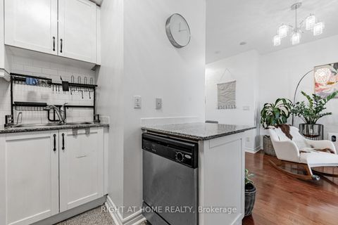 Photo 7 at 815 - 18 Holmes Avenue, Willowdale East, Toronto
