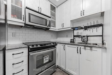Photo 8 at 815 - 18 Holmes Avenue, Willowdale East, Toronto