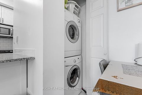 Photo 9 at 815 - 18 Holmes Avenue, Willowdale East, Toronto