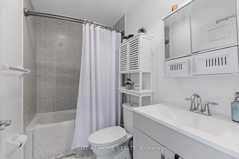 Photo 19 at 815 - 18 Holmes Avenue, Willowdale East, Toronto