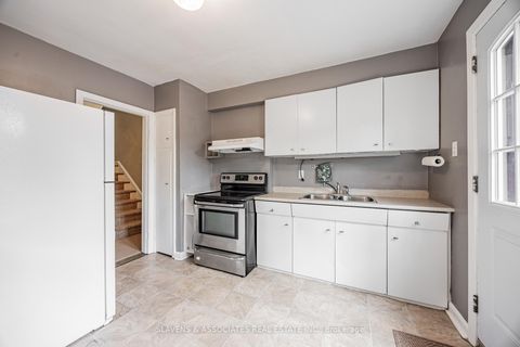 Photo 14 at 4 Burdock Lane, Don Mills, Toronto