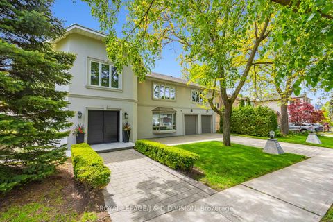 Photo 1 at 31 George Henry Boulevard, Henry Farm, Toronto