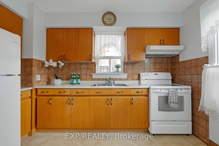 Photo 8 at 79 Sixteenth Street, New Toronto, Toronto