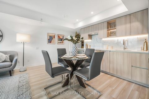 Photo 8 at 810 - 17 Bathurst Street, Waterfront Communities C1, Toronto