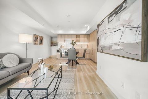 Photo 10 at 810 - 17 Bathurst Street, Waterfront Communities C1, Toronto