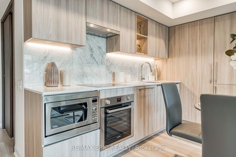 Photo 22 at 810 - 17 Bathurst Street, Waterfront Communities C1, Toronto