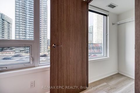 Photo 27 at 810 - 17 Bathurst Street, Waterfront Communities C1, Toronto