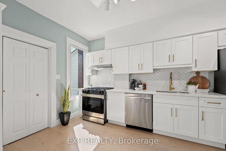 Photo 13 at 29 Grace Street, Bellwoods, Toronto
