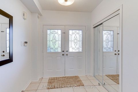 Photo 1 at 39 Ronan Crescent, Sonoma Heights, Vaughan