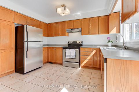 Photo 4 at 39 Ronan Crescent, Sonoma Heights, Vaughan