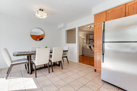 Photo 5 at 39 Ronan Crescent, Sonoma Heights, Vaughan