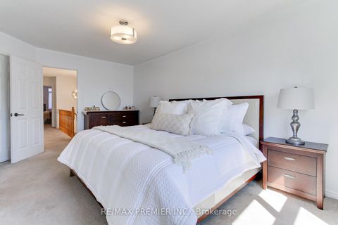 Photo 10 at 39 Ronan Crescent, Sonoma Heights, Vaughan
