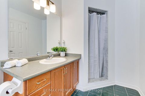 Photo 12 at 39 Ronan Crescent, Sonoma Heights, Vaughan